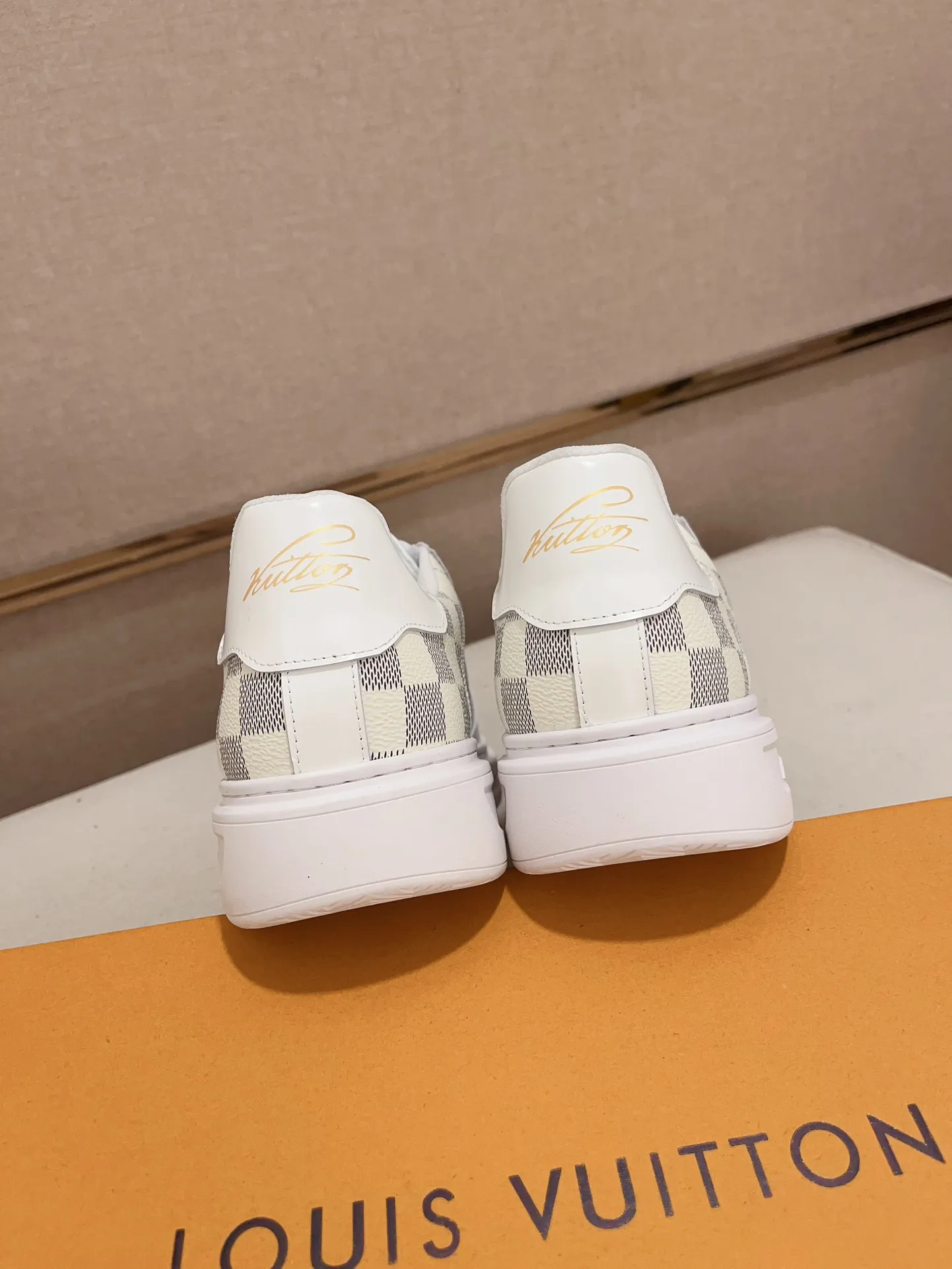 Men's shoes💰 400💰Louis Vuitton (Louis Vuitton/LV top 🔍🔍new model is on sale at the same time at the counter, upper 🇮🇹 imported first-layer cowhide from Italy, fully imported sheepskin lining 💪💪, completely 1⃣️ to 1⃣️ replica 🇮🇹💪💪 , ⚠Sole: Original sole provided by the original factory, exclusive movable molded sole, super comfortable, ⚠Original factory goods, 🔍🔍high quality, can be entered and exited the counter at will, welcome to compare⚠Code number: 38-44 (45 can be customized).